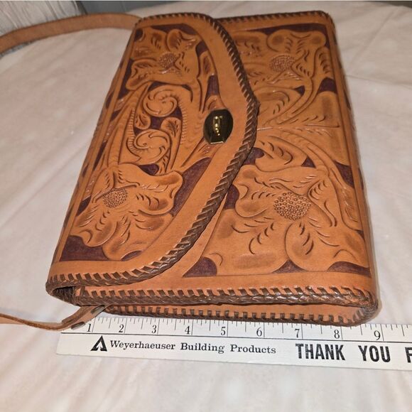 Vintage tooled leather Med. bag 9" - Picture 7 of 16